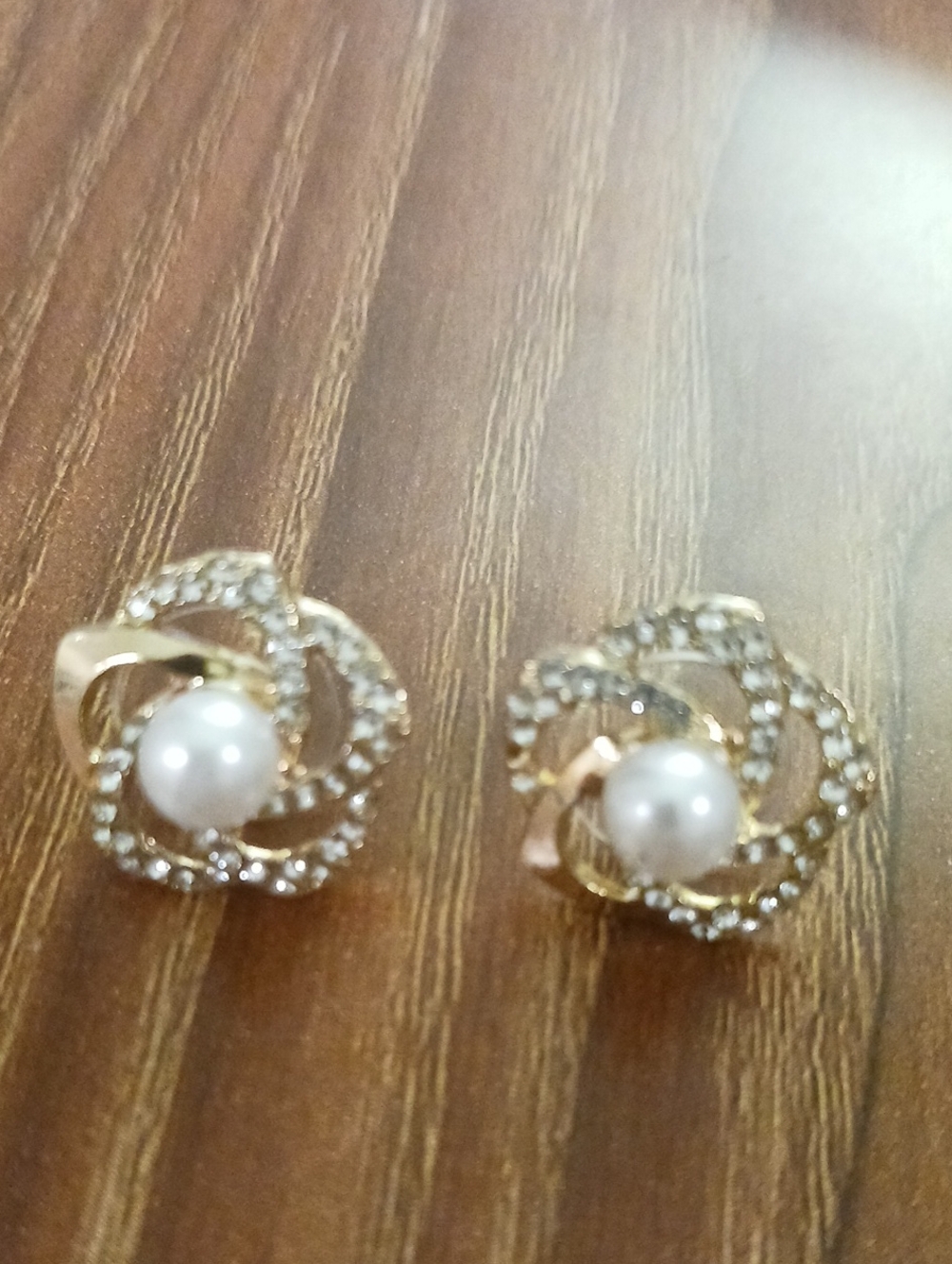 Elegant Gold Tone Pearl & Crystal Stud Earrings - Classic Women's Jewelry